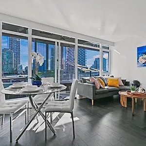 breathtaking-panoramic-cityscape-luxurious-1-bedroom.richmond-hotels.com/